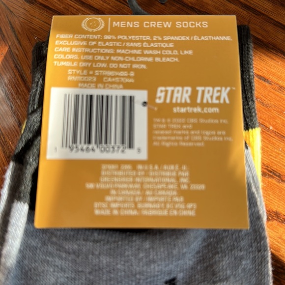 STAR TREK - PAIR OF CREW SOCKS - SIZE 10-13 - Captain James T. Kirk NWT - Picture 5 of 5